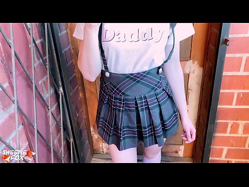 ❤️ Schoolgirl Sucks a dick gu domhainn agus fucks an àite clasaichean. ️ Super porn aig gd.ixiporn.ru
