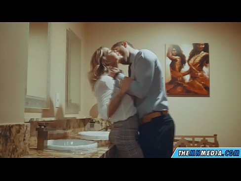 ❤️ Nuair a bhios fionn mòr gad mhealladh ann an seòmar fois poblach ️ Super porn aig gd.ixiporn.ru